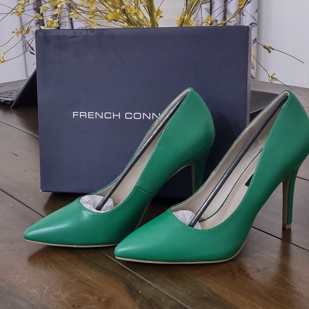 French Connection Vibrant Green Vegan Leather Heels Size 8